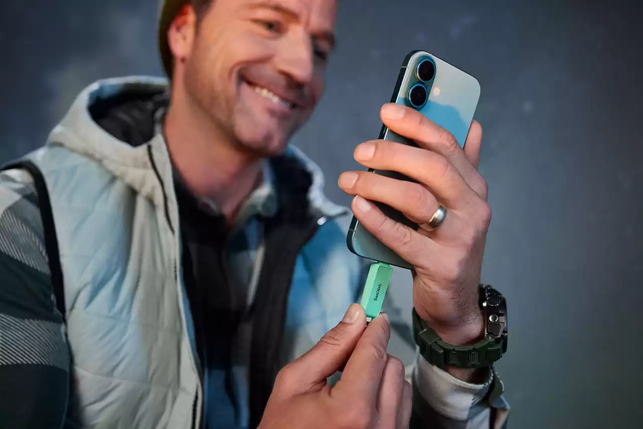 sd-usb-type-c-phone-drive-seafoam-green-featured1- Zoom Image