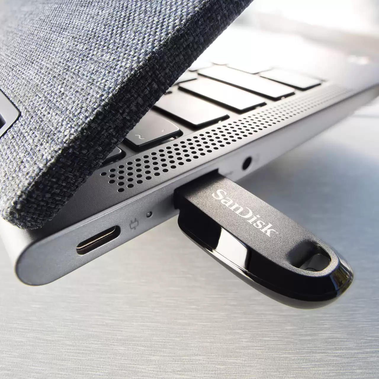זיכרון נייד Ultra Curve 512GB מבית Sandisk